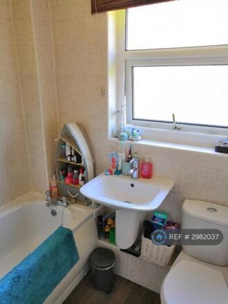 2 bed Semi-Detached to rent Image 9