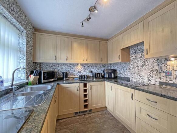 Rheola Gardens 59 - Kitchen 2.jpg
