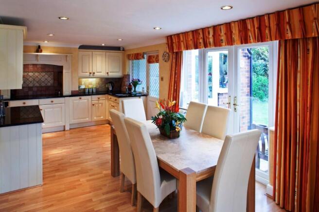 Kitchen Dine