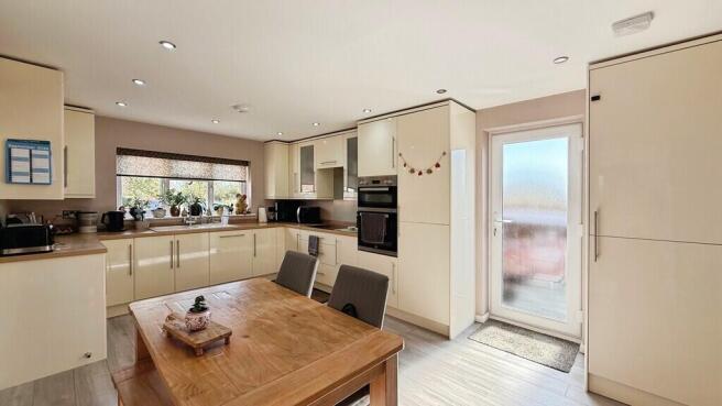 Kitchen/dining ro...