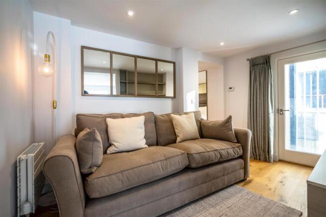 1 bed Apartment to rent Image 5