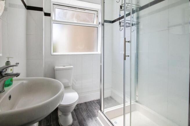2 bed Flat to rent Image 12