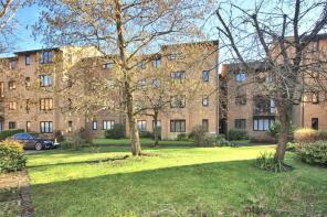 3, The Rowans, Woking GU22 7SR