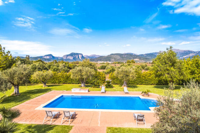 Wonderful finca with dreamlike views of the Tramuntana mountains ins Inca
