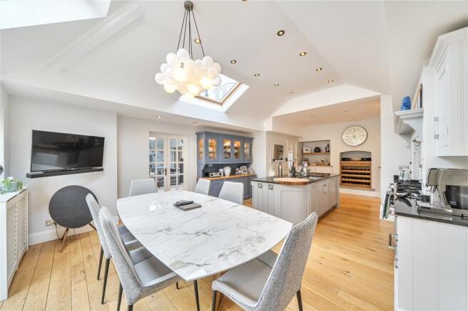 5 bed Detached for sale Image 8
