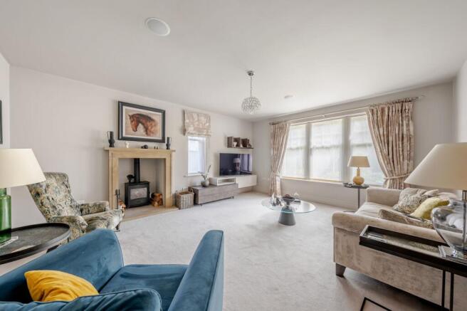 5 bed Detached for sale Image 4