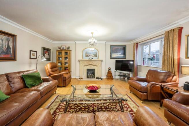4 bed Detached for sale Image 6