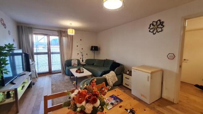 2 bed Flat to rent Image 4