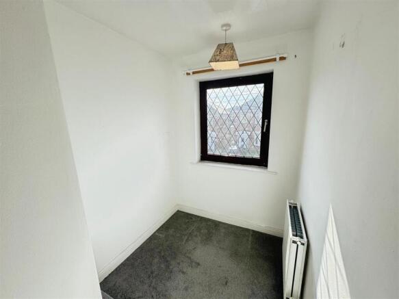 3 bed Semi-Detached to rent Image 10