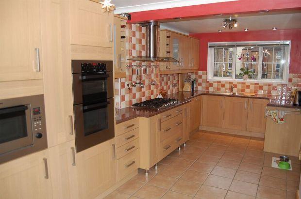 KITCHEN/BREAKFAST ROOM