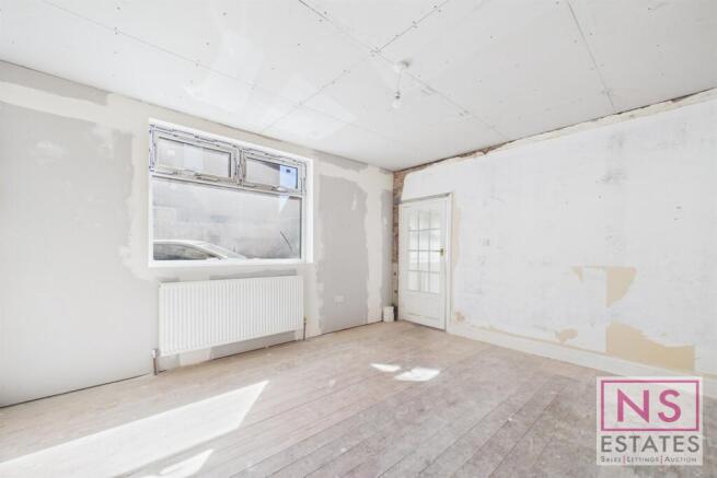 3 bed Semi-Detached for sale Image 9