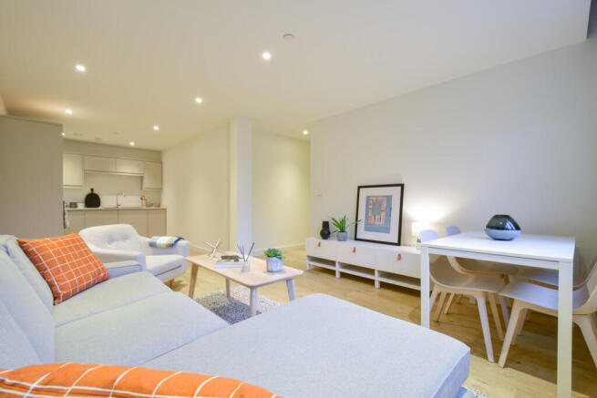 2 bed terraced house to rent Freemason's Rd, Lond