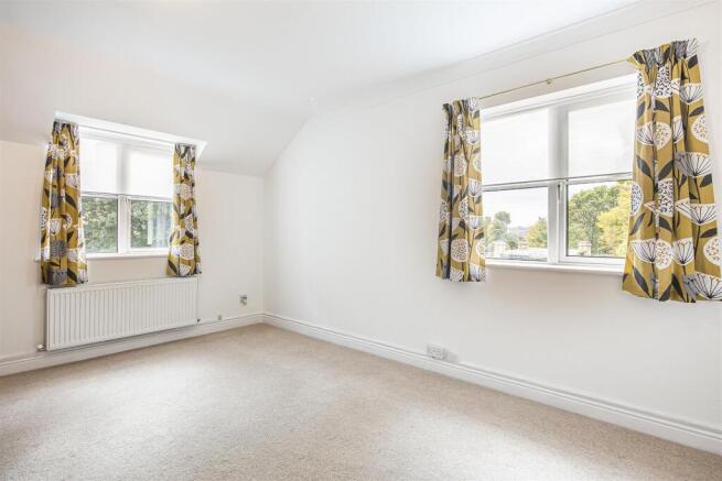 2 bed Apartment to rent Image 5