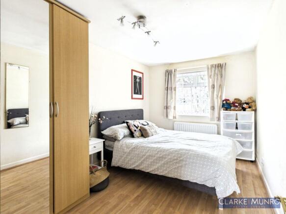 5 bed Detached for sale Image 12