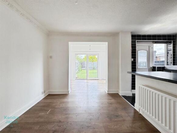 3 bed Semi-Detached for sale Image 6