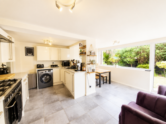 3 bed Semi-Detached for sale Image 9