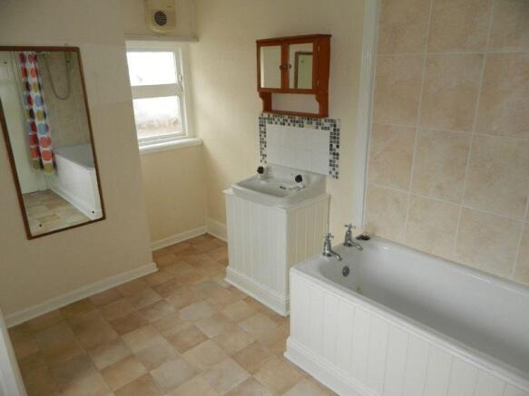 1ST FLOOR BATH...
