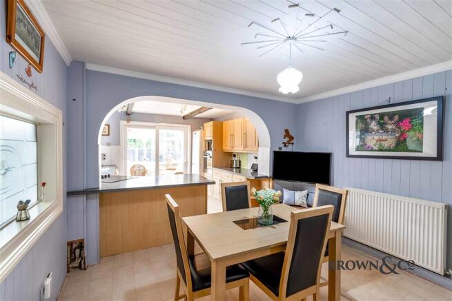 Trinity Crescent, East Markham, Newark, Nottinghamshire NG22 0SG photo 4