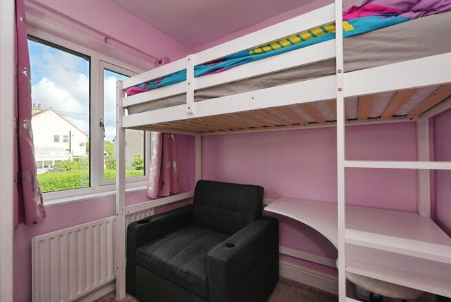 4 bed Semi-Detached for sale Image 11