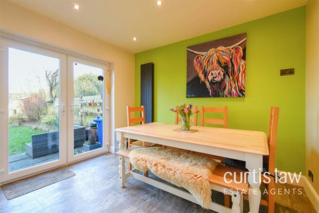 Kitchen/ Dining Room
