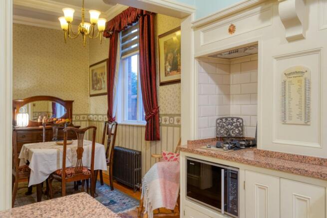 Kitchen / Dining Area 