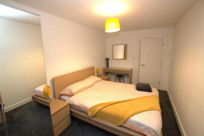2 bed Apartment to rent Image 10