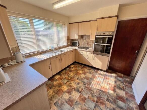 4 bed Detached for sale Image 5