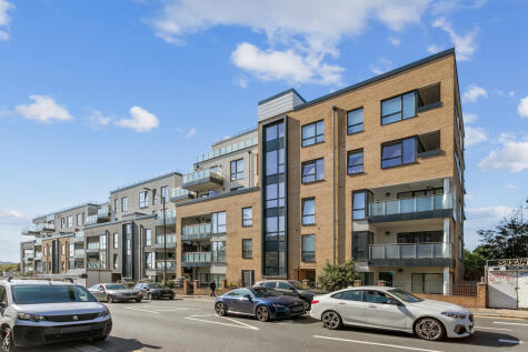 Montmorency House, Station Road N11