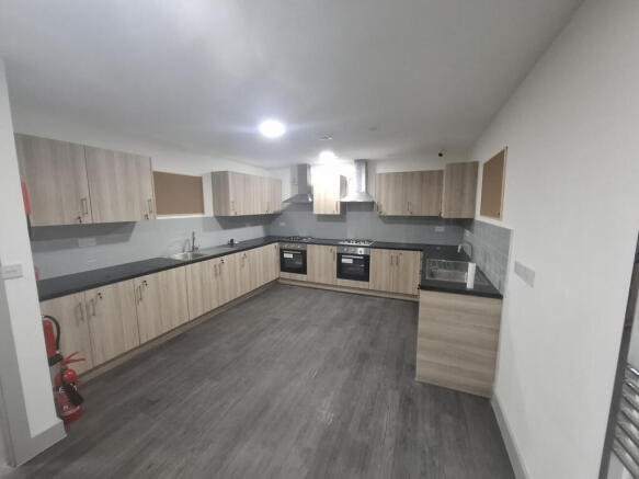 2ShortStreet20260701-interior-5-YuQWRk7BNDlQV0b...