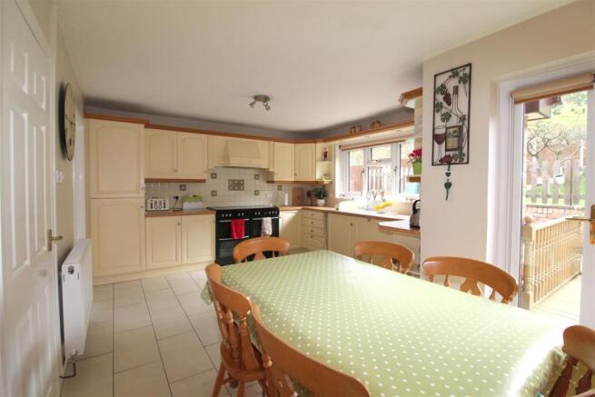 Kitchen 2.jpg