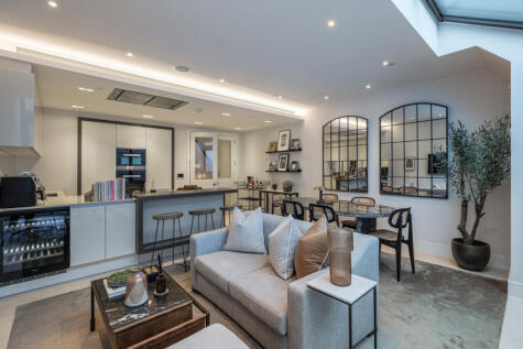 Rainsborough Square, London, SW6