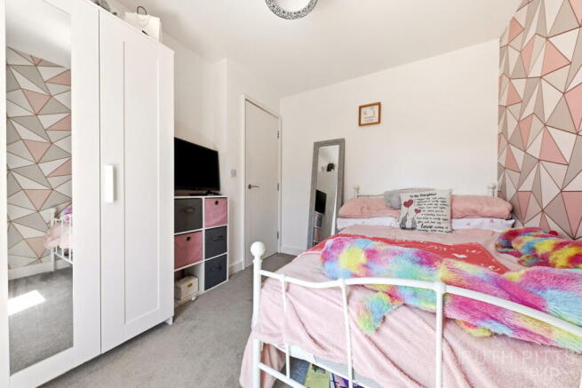 5 bed Town House for sale Image 9