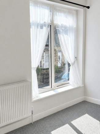2 bed Terraced to rent Image 7
