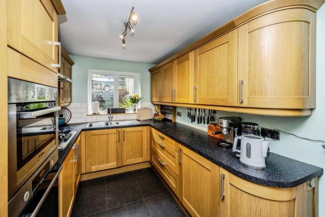 3 bed Semi-Detached for sale Image 6