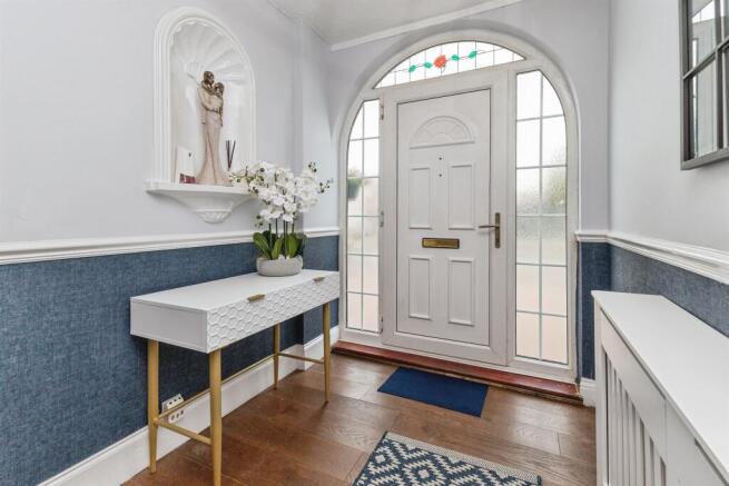 4 bed Semi-Detached for sale Image 8