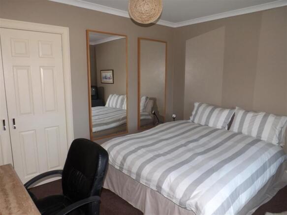 BEDROOM 2