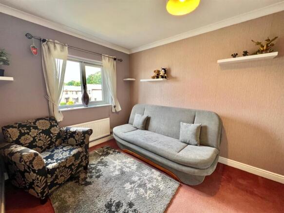 4 bed House for sale Image 11