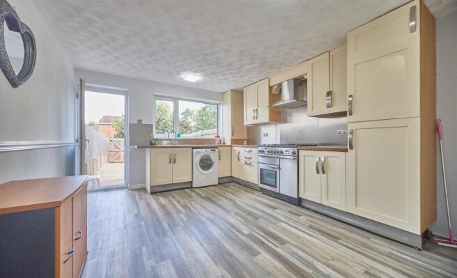 Kitchen diner to rear