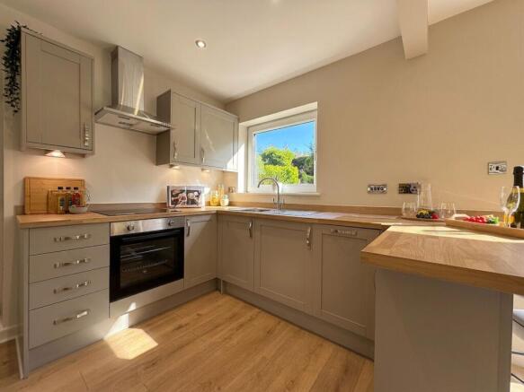 3 bed Semi-Detached for sale Image 4