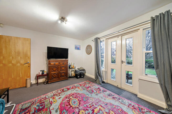 1392845-8-693fdda...