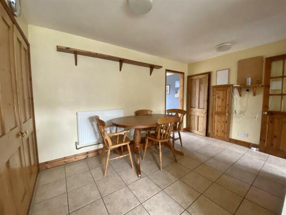Kitchen/Dining Room: