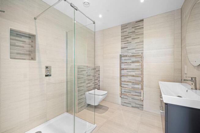 6 bed Detached for sale Image 12