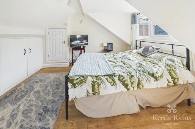 4 bed Bungalow for sale Image 10