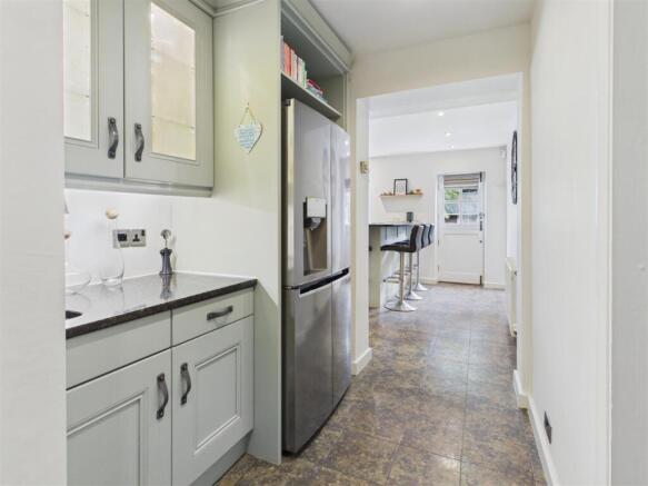 4 bed Detached for sale Image 12