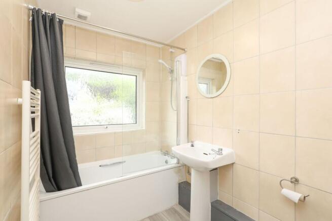 2 bed Apartment to rent Image 10