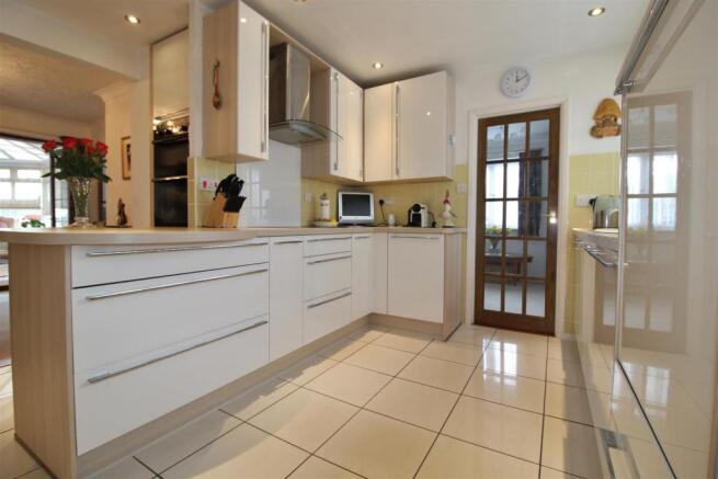 Kitchen/Dining Area