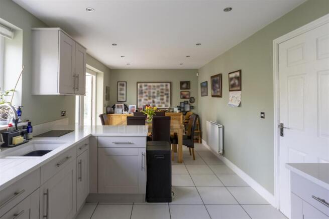 7_Driffield Avenue_10.jpg