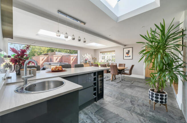 1339637-16-6899d3...