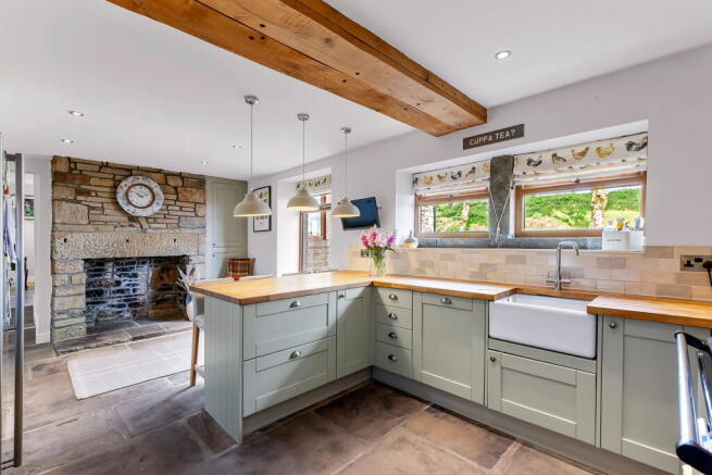 4 bed Semi-Detached for sale Image 11