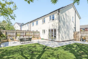 18, Courtlands, Bristol BS31 1DD
